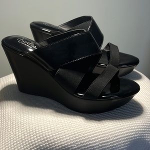Charles by charles david black platform sandals